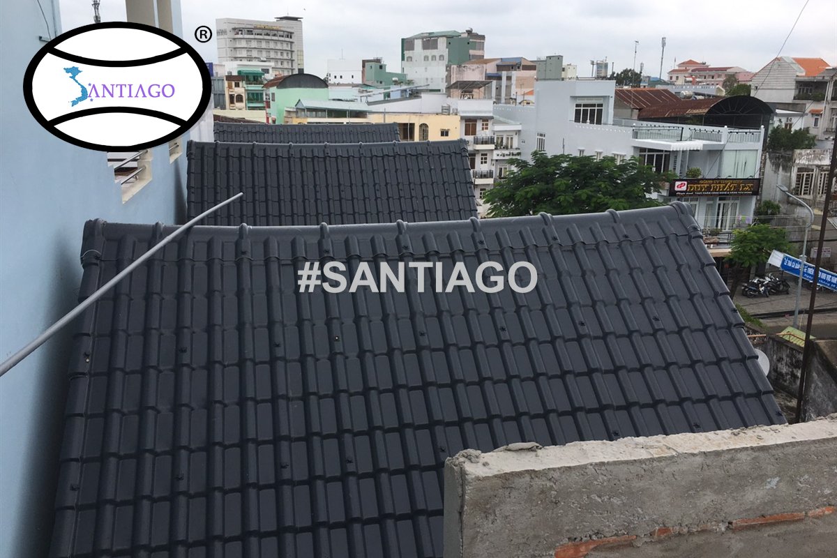 Công trình thực tế: dãy phòng lợp ngói nhựa xám giữa khu phố