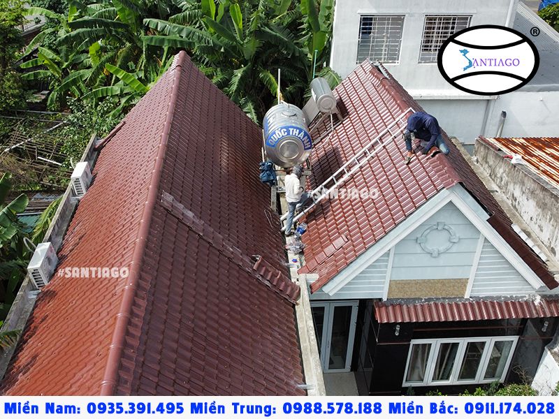 thi công cải tạo mái nhà cũ nhanh chóng bằng ngói nhựa santiago