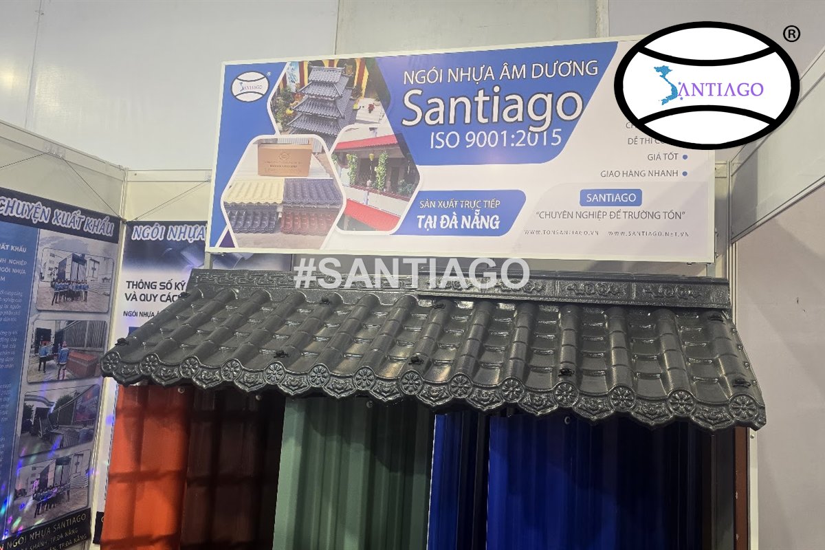 Mô hình nhà mái ngói nhựa xám, vách tôn nhiều màu và bảng ngói âm dương có chứng nhận ISO 9001:2015 tại gian 1185