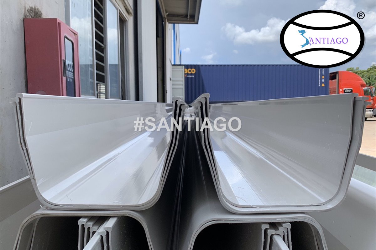 Hai cây máng xối nhựa PVC nhìn từ đầu cây, mặt cắt hình thang
