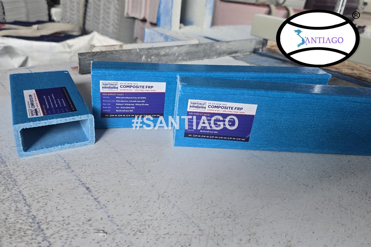 Các cỡ thanh hộp composite FRP có nhãn quy cách tại kho