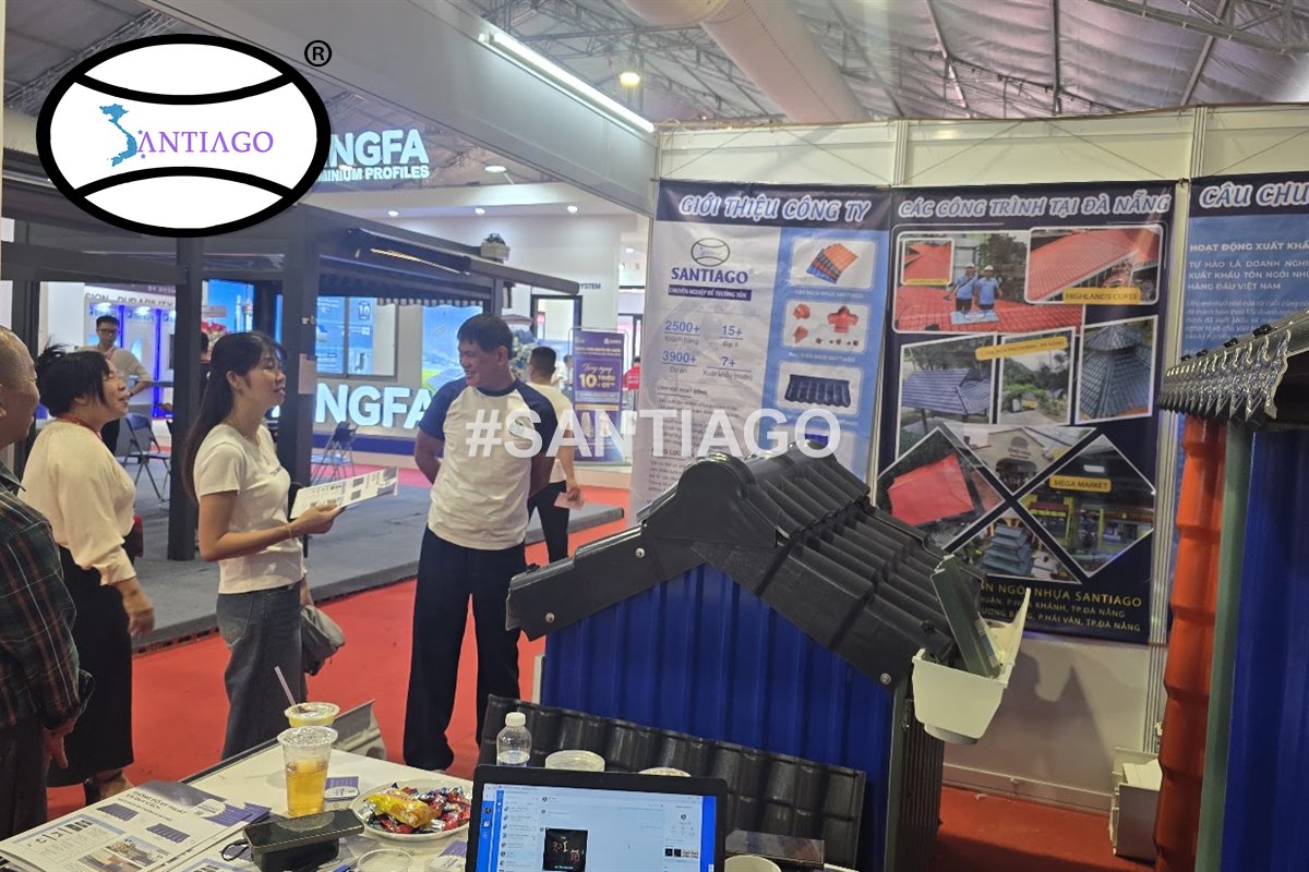 Khách tham quan gian hàng Santiago trong những ngày Vietbuild Đà Nẵng 2026