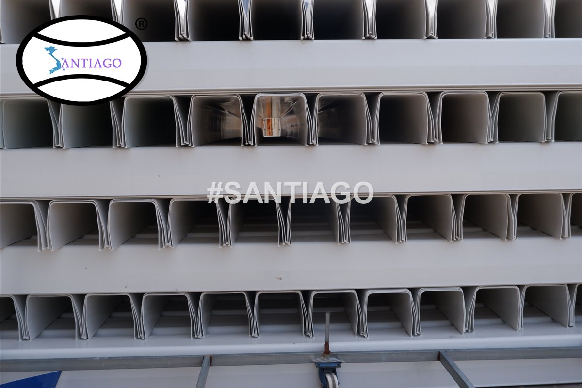 Máng xối nhựa PVC trong kho Santiago
