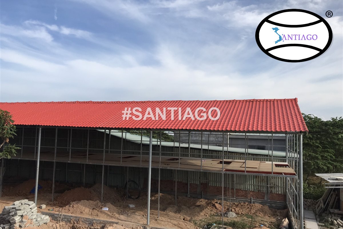 Nhà khung thép lợp ngói nhựa đỏ ở Đà Nẵng (tháng 5/2020)