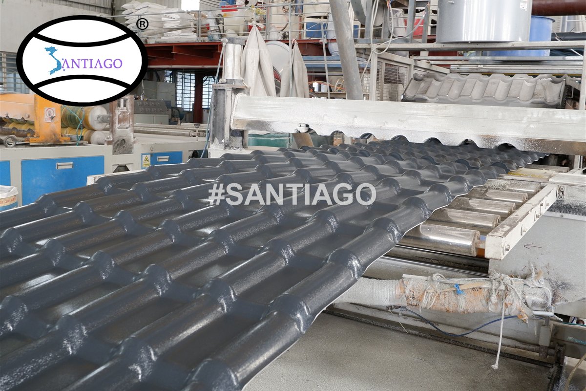 Ngói nhựa PVC ASA Santiago màu xám ra khỏi dây chuyền tại nhà máy