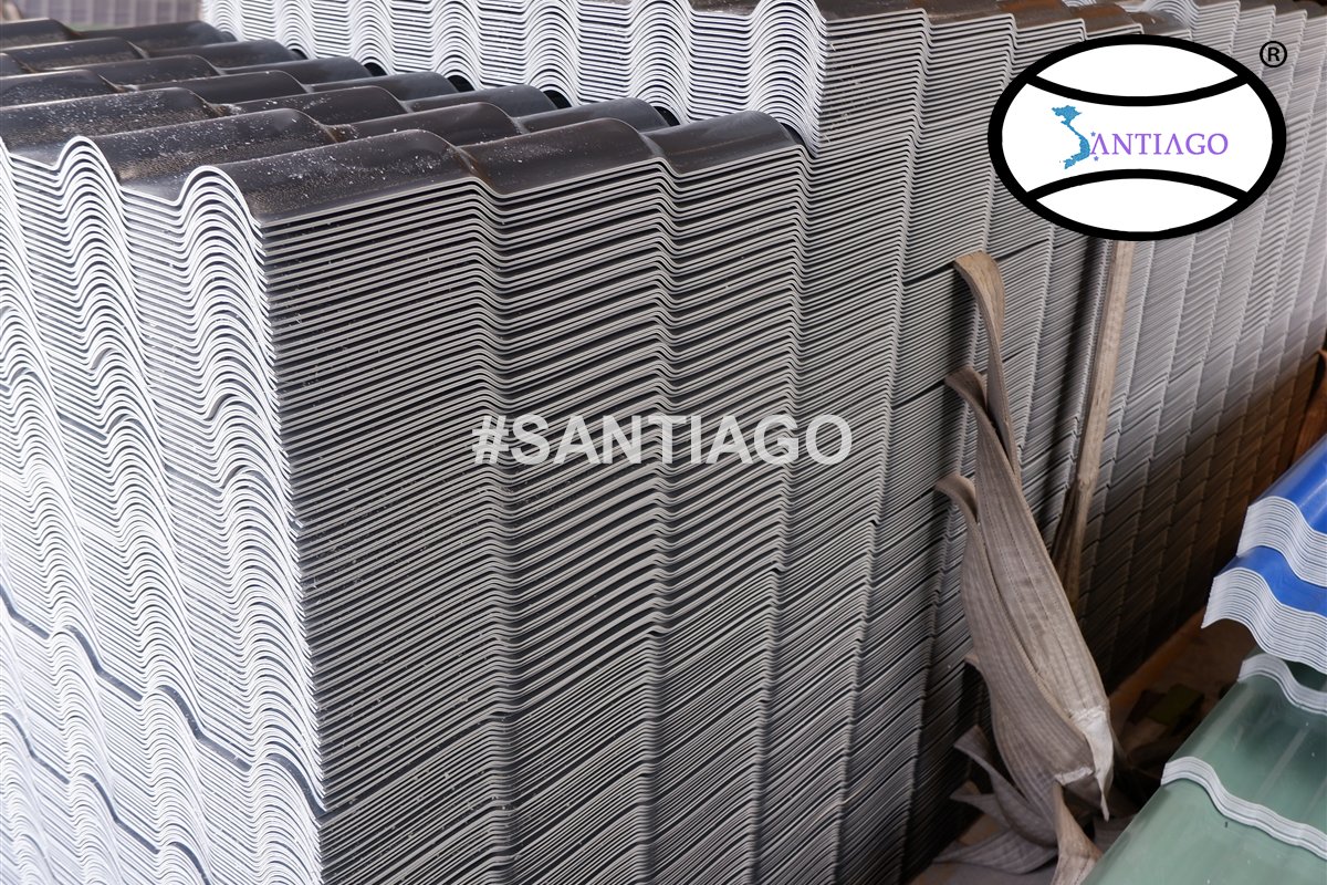 Ngói nhựa PVC ASA màu xám trong kho nhà máy Santiago