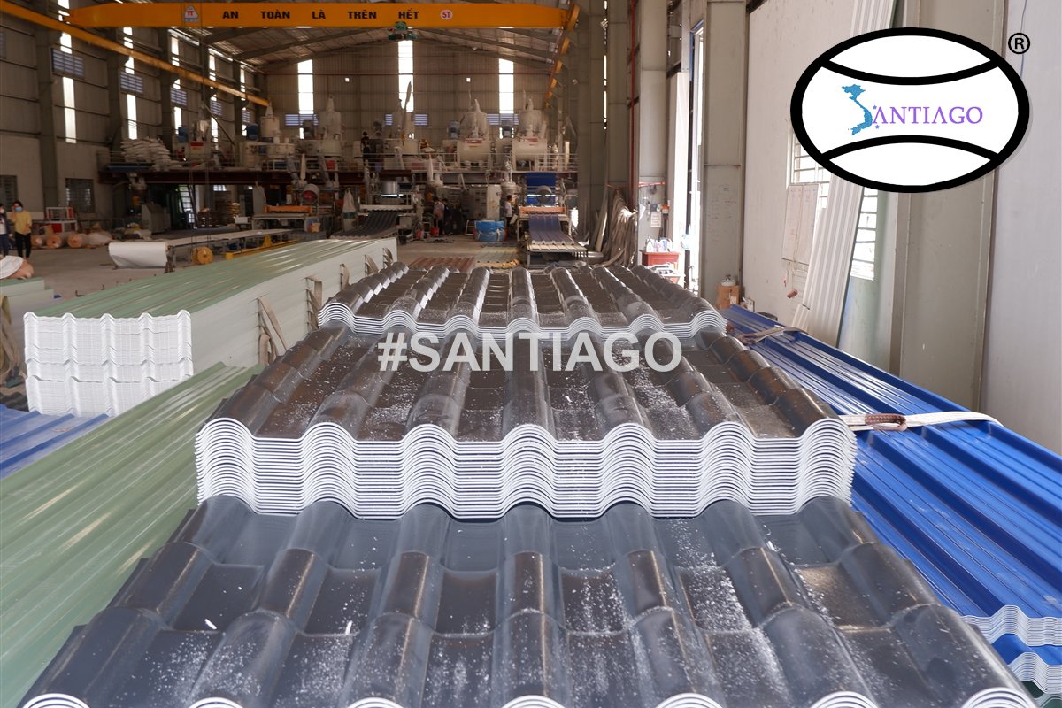 Ngói nhựa PVC ASA màu xám trong xưởng nhà máy Santiago