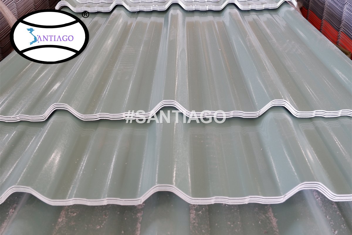 Ngói nhựa xanh ngọc xếp tại xưởng Santiago