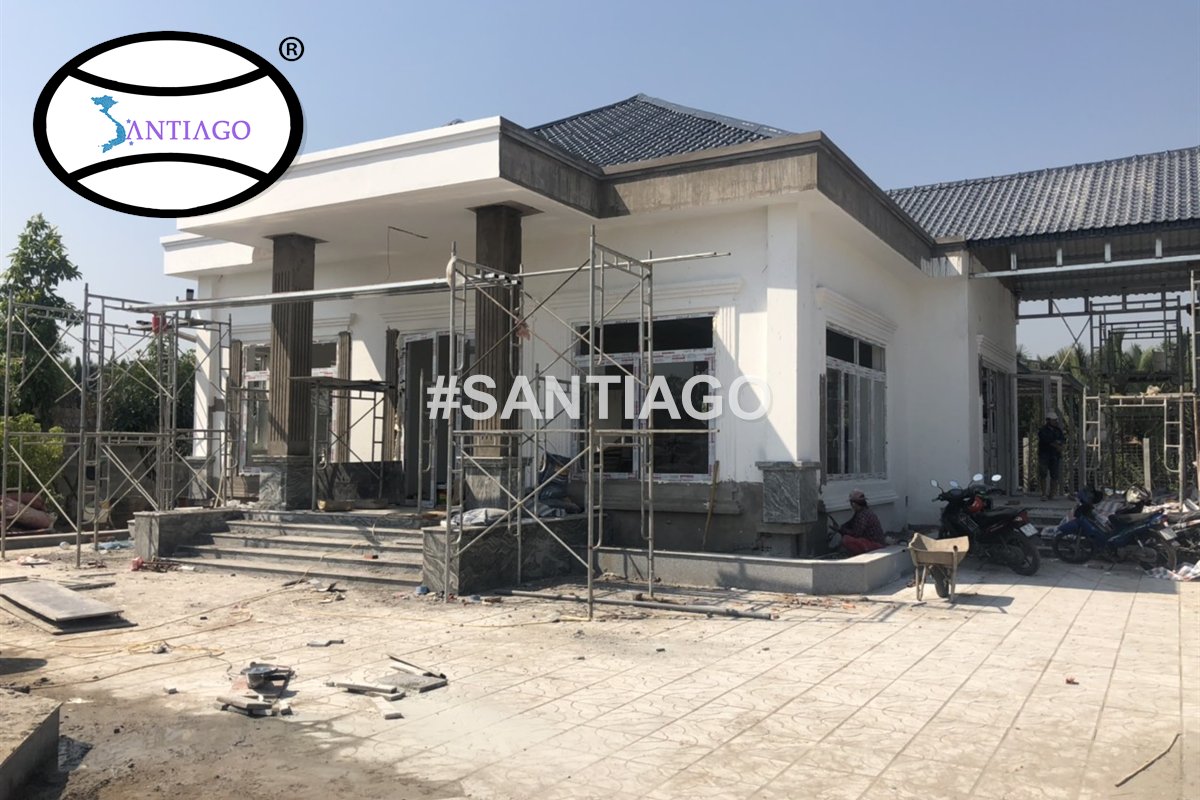 Mặt trước nhà mái ngói xám ở Nhà Bè (tháng 2/2020)