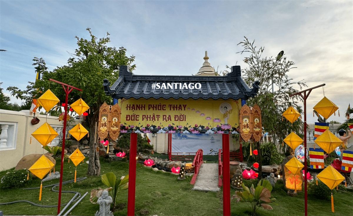 Cổng trang trí lợp ngói nhựa âm dương màu xanh than