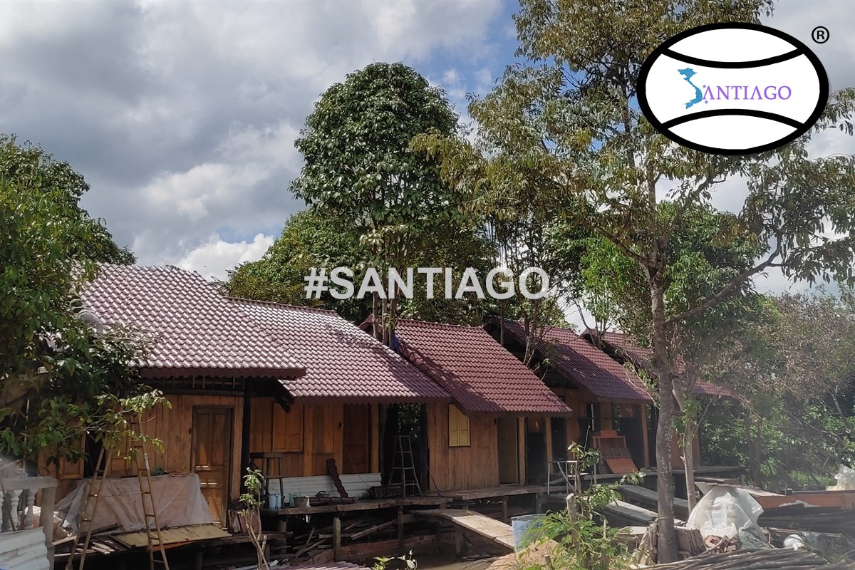 Nhà gỗ lợp ngói nhựa Santiago ở Cần Thơ