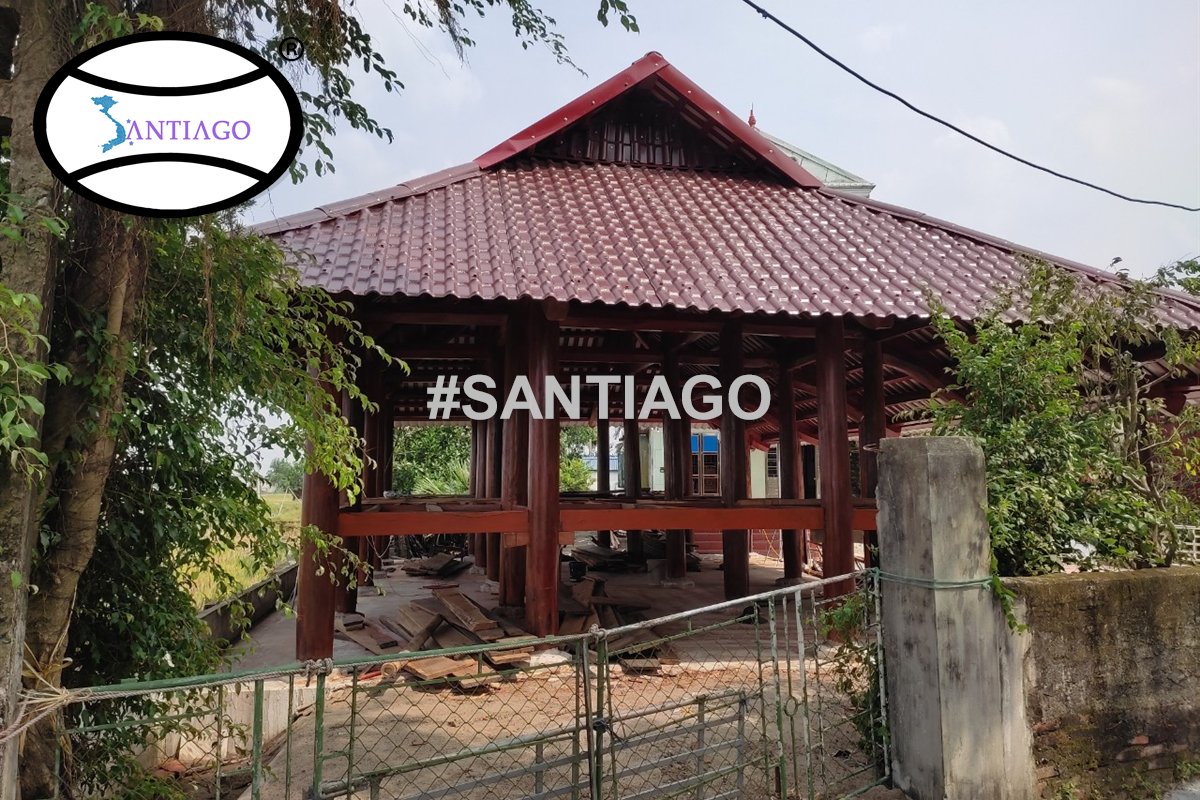 Nhà gỗ lợp ngói nhựa Santiago ở Nam Định cũ (nay thuộc Ninh Bình)
