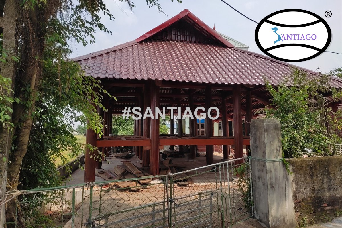 Nhà gỗ lợp ngói nhựa Santiago ở Nam Định cũ (nay thuộc Ninh Bình)