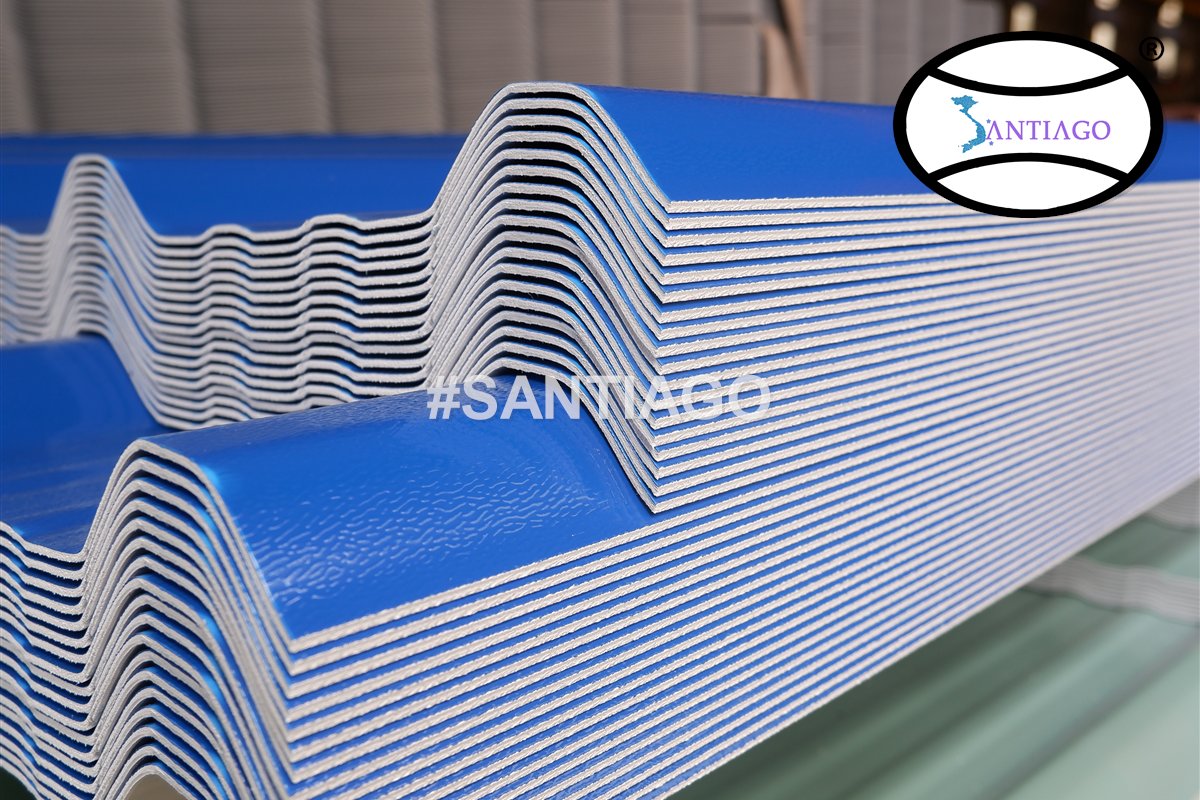 Tôn nhựa sóng vuông màu xanh dương tại nhà máy Santiago