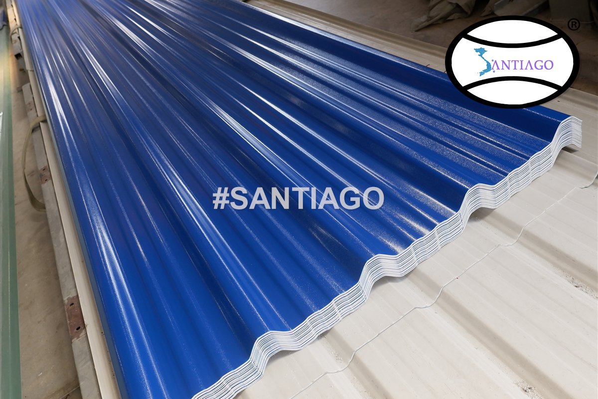 Tôn nhựa PVC ASA Santiago màu xanh dương mới ra khỏi dây chuyền ở nhà máy