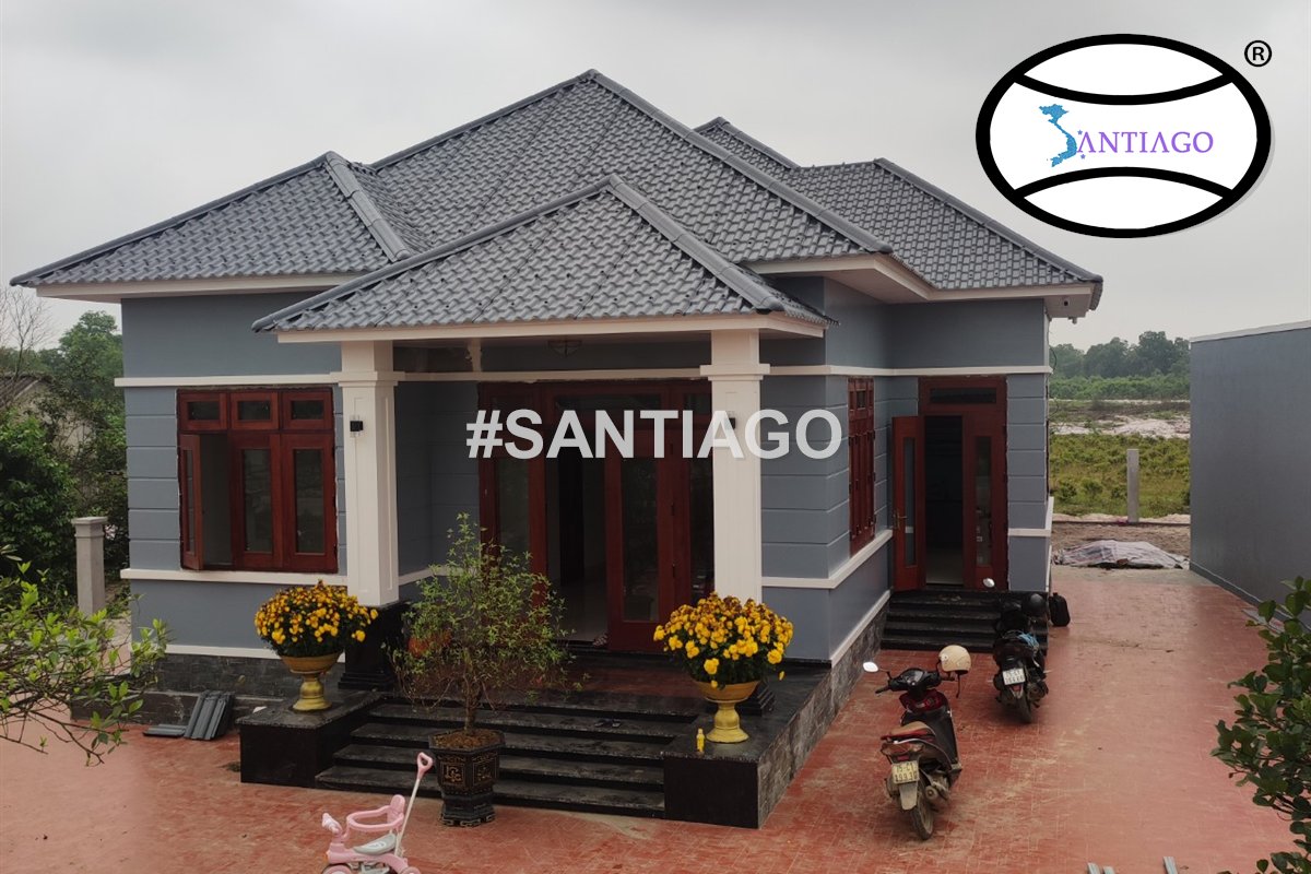 Nhà mái thái lợp ngói nhựa Santiago ở Huế