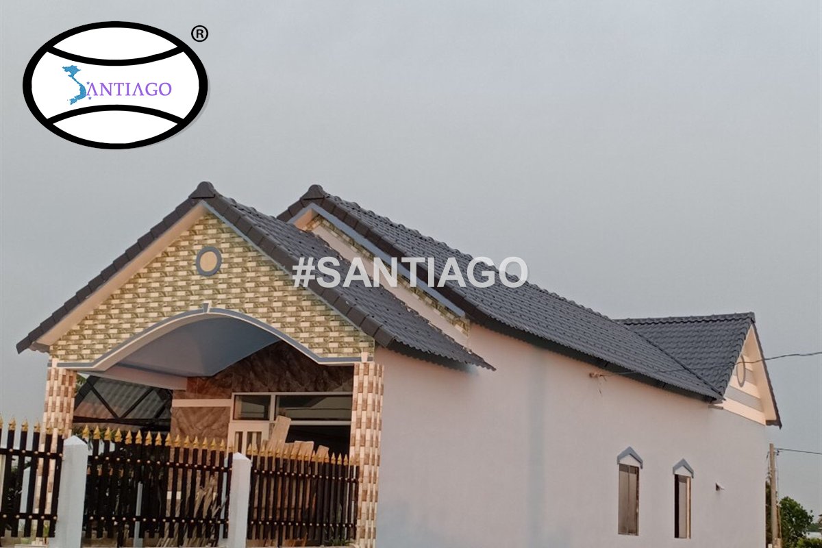 Nhà ở lợp ngói nhựa Santiago ở Tiền Giang cũ (nay thuộc Đồng Tháp)