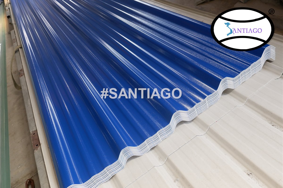 Tôn nhựa PVC ASA Santiago màu xanh dương mới ra khỏi dây chuyền ở nhà máy
