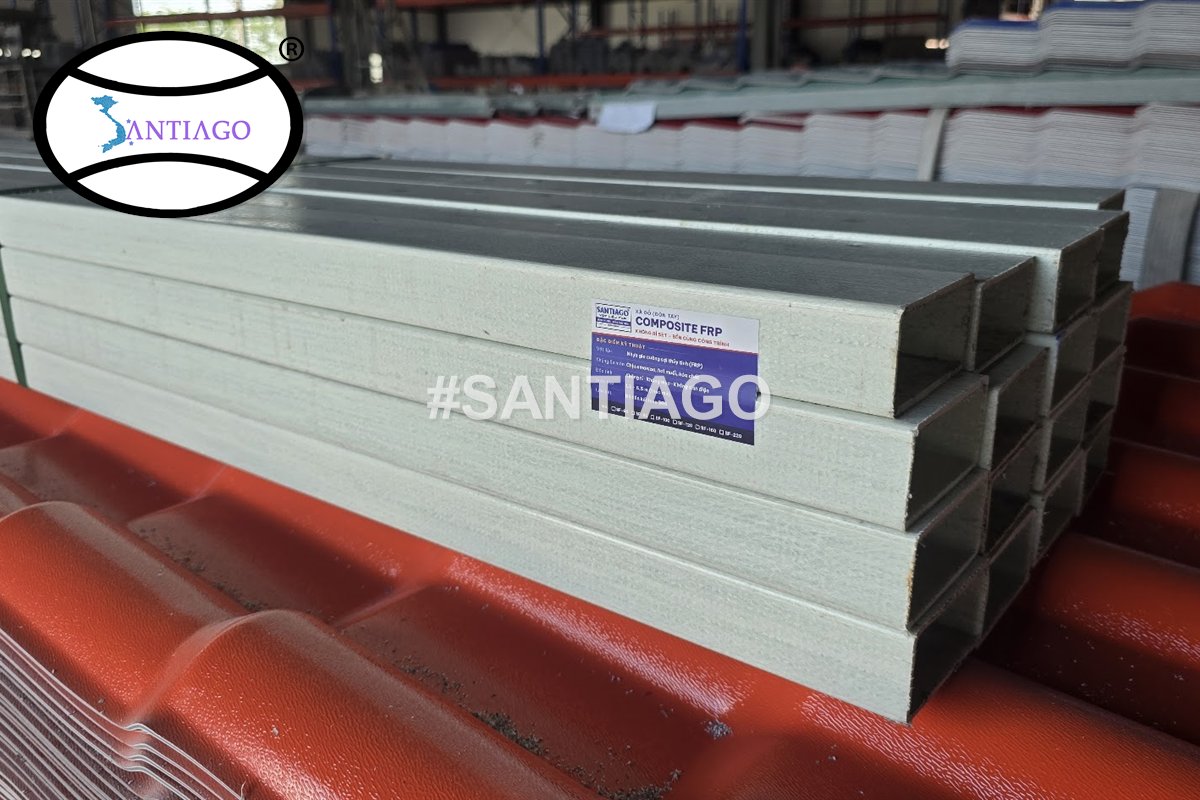 Xà gồ composite hộp chữ nhật đặt trên chồng ngói nhựa Santiago màu đỏ